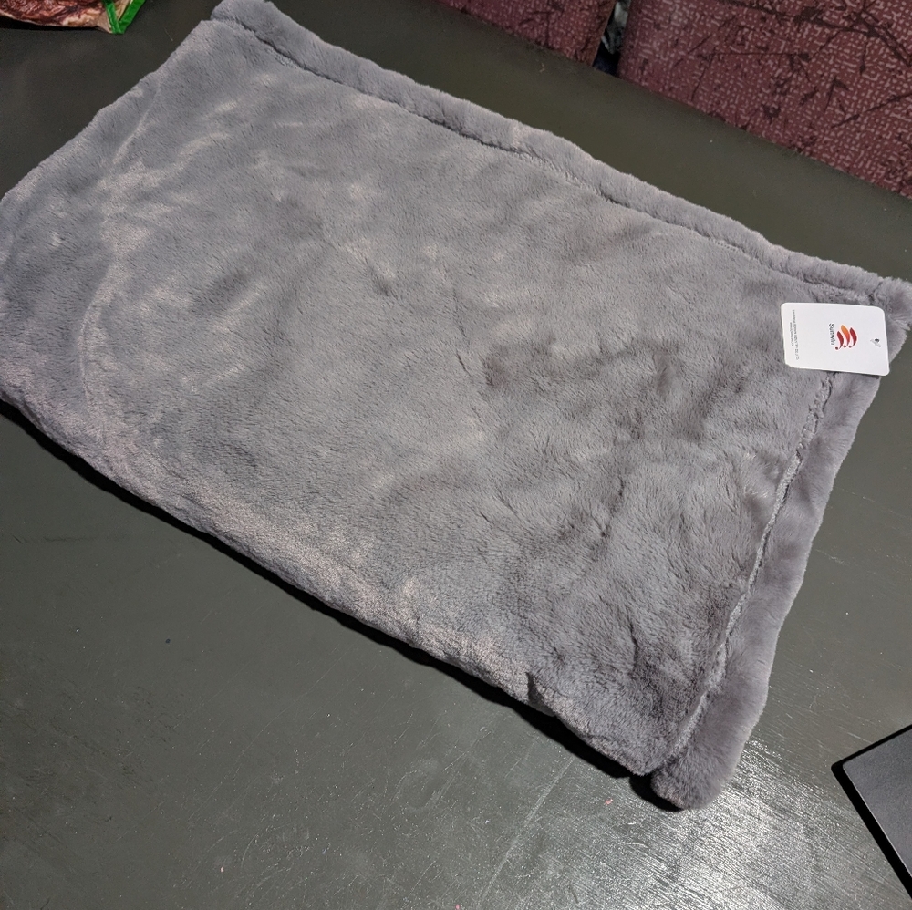Sunwin Soft Gray Reversible Faux Fur Grey Throw Size 50"*60" NWT Super Soft